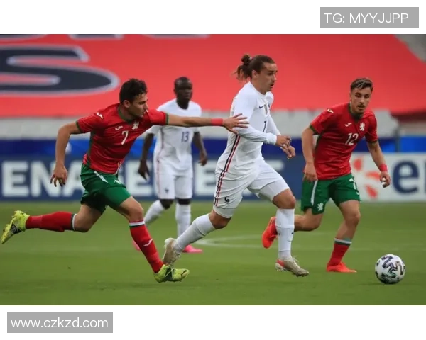 足球巨星疑似坠海失踪引发全球球迷揪心关注与搜救行动升级