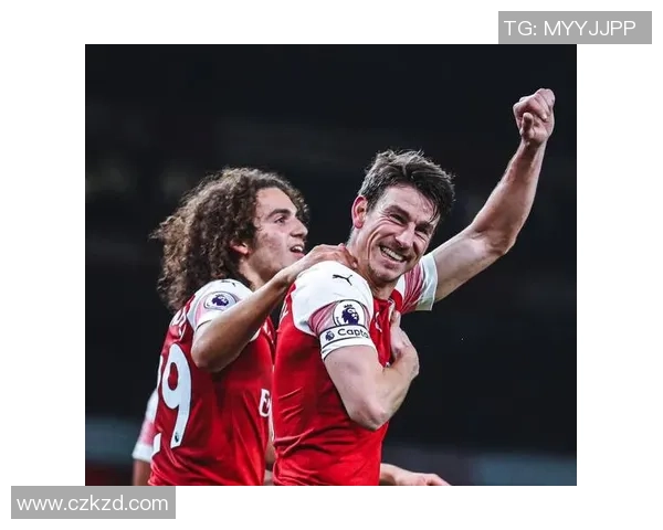 足球球星的浪漫传奇：从绿茵场上的激情到情感世界的动人故事